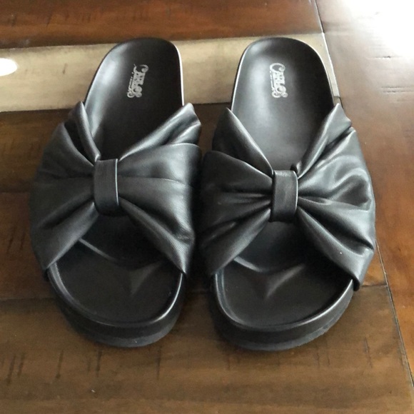 Sandals - Picture 1 of 2